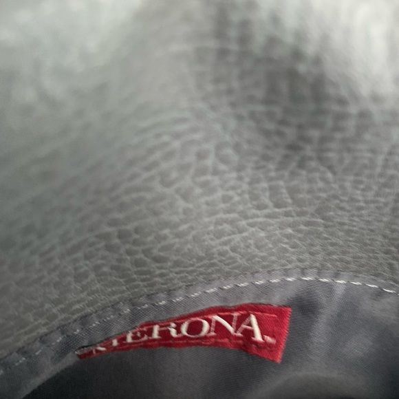 SUPER GREY FAUX LEATHER CROSSBODY WITH LOTS OF COMPARTMENTS. - Picture 9 of 11